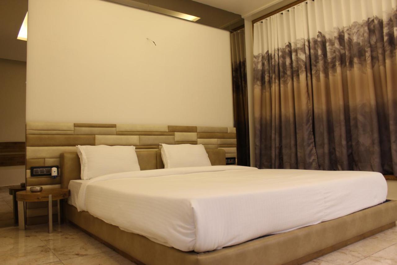The Heaven Water Park And Resort & Restaurant Virpur Exterior photo